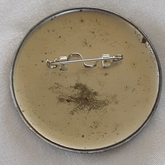 NBA Sacramento Kings Retro Style Button Pin Back Pin Badge 2.5" Preowned - Picture 4 of 7